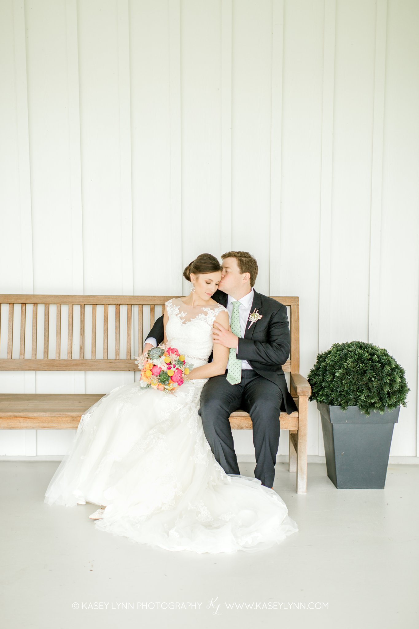 The Farmhouse Events Wedding / Kasey Lynn Photography