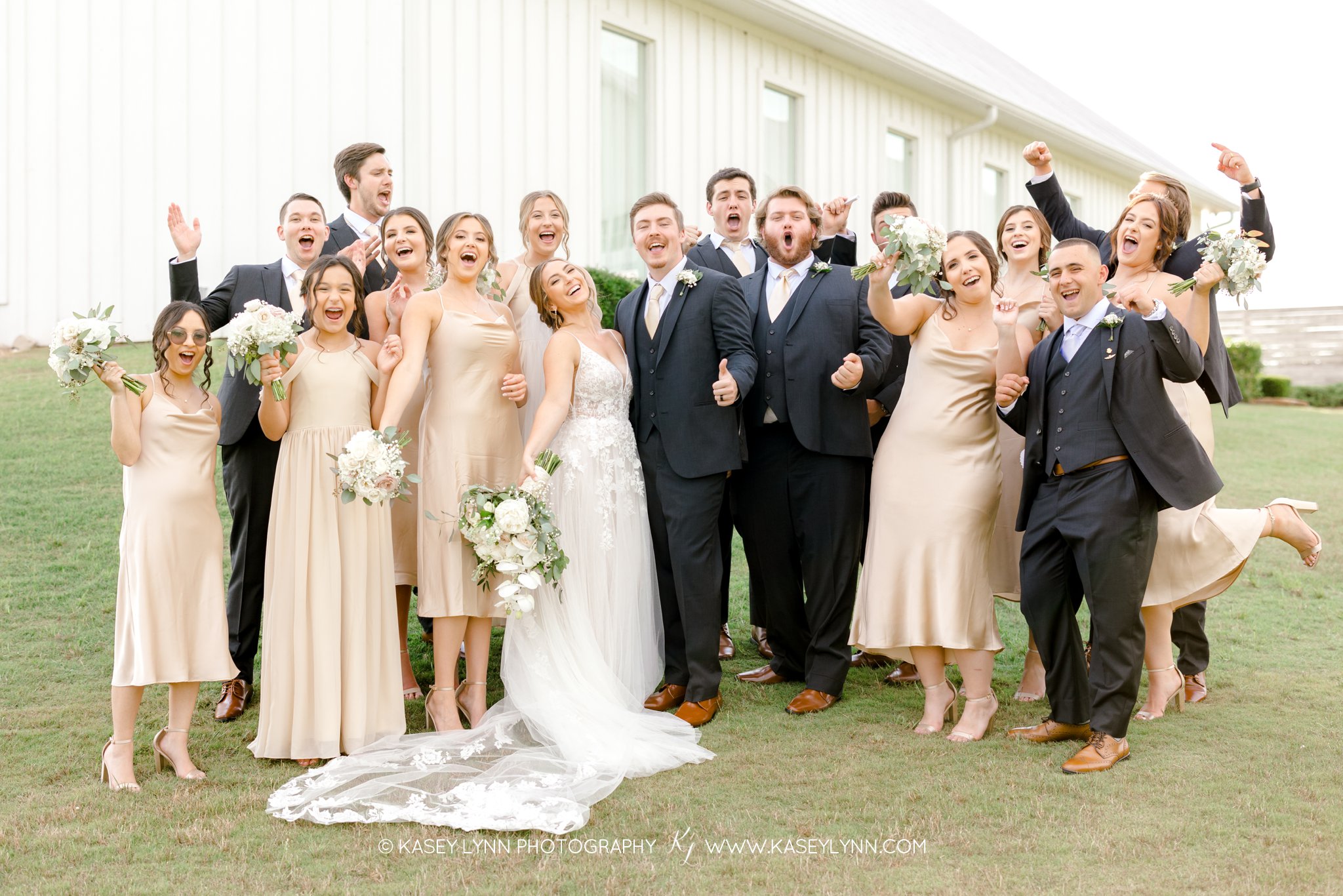 Farmhouse Wedding / Kasey Lynn Photography