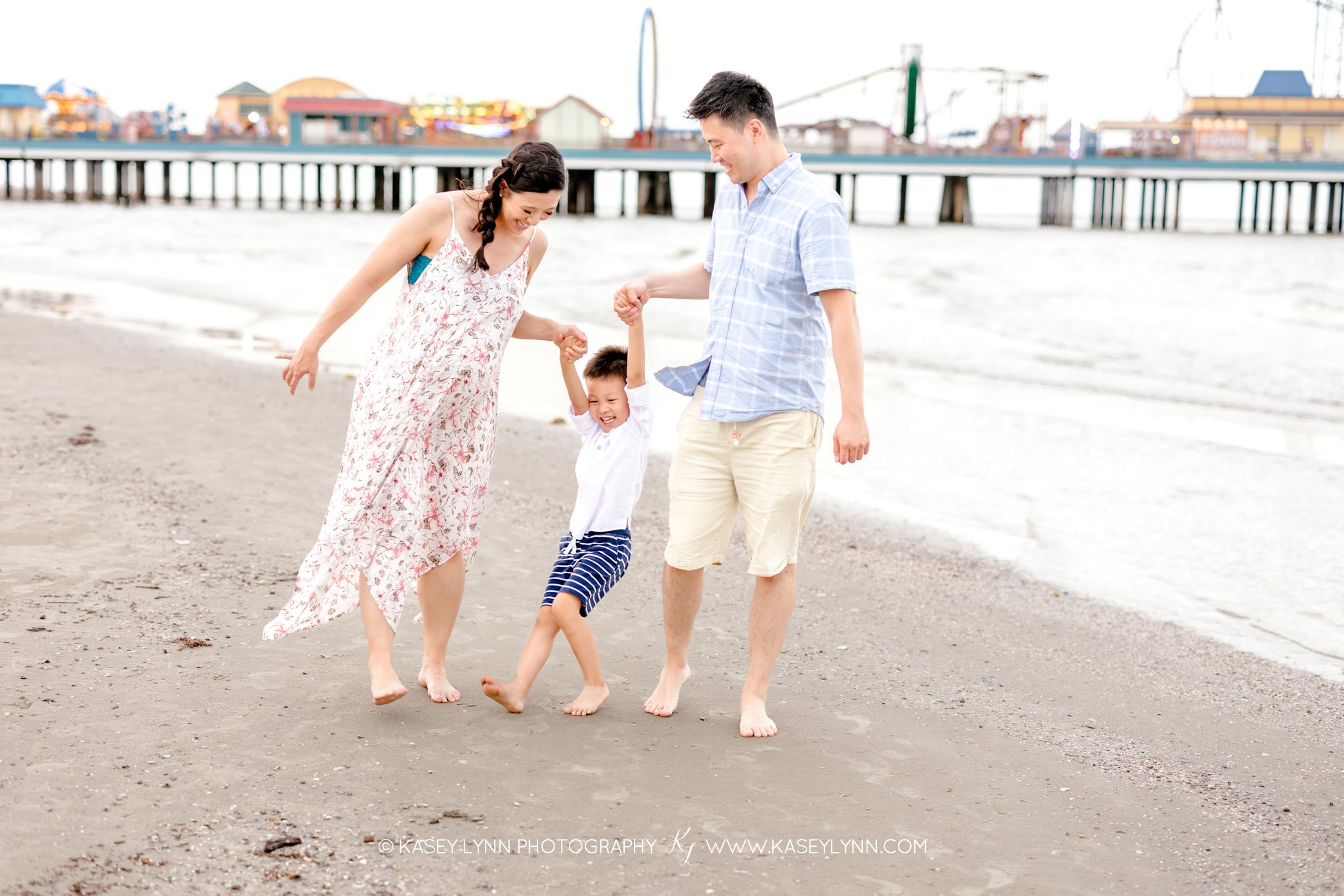 Beach Family Session / Kasey Lynn Photography