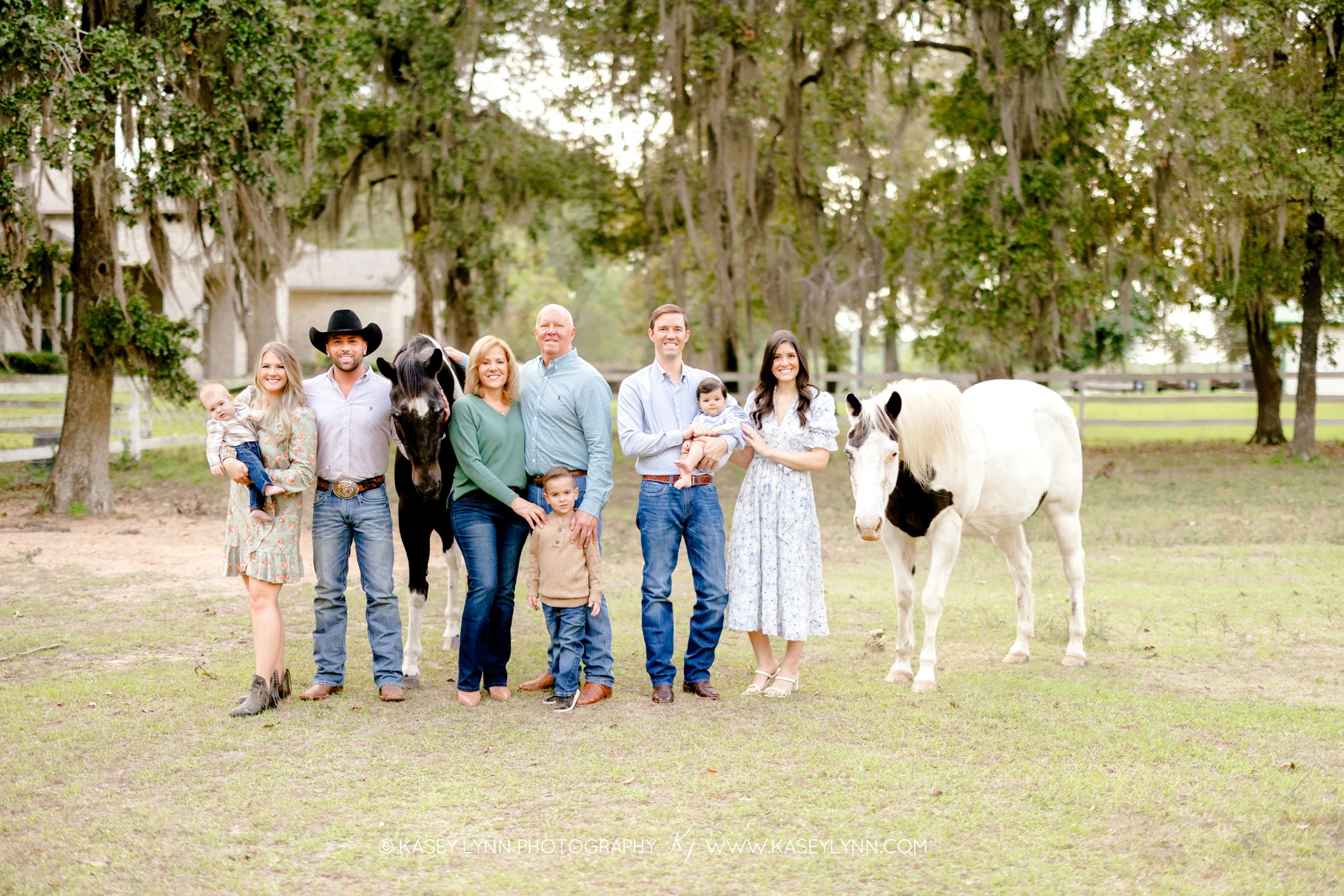 family photos with horses / Kasey lynn photography