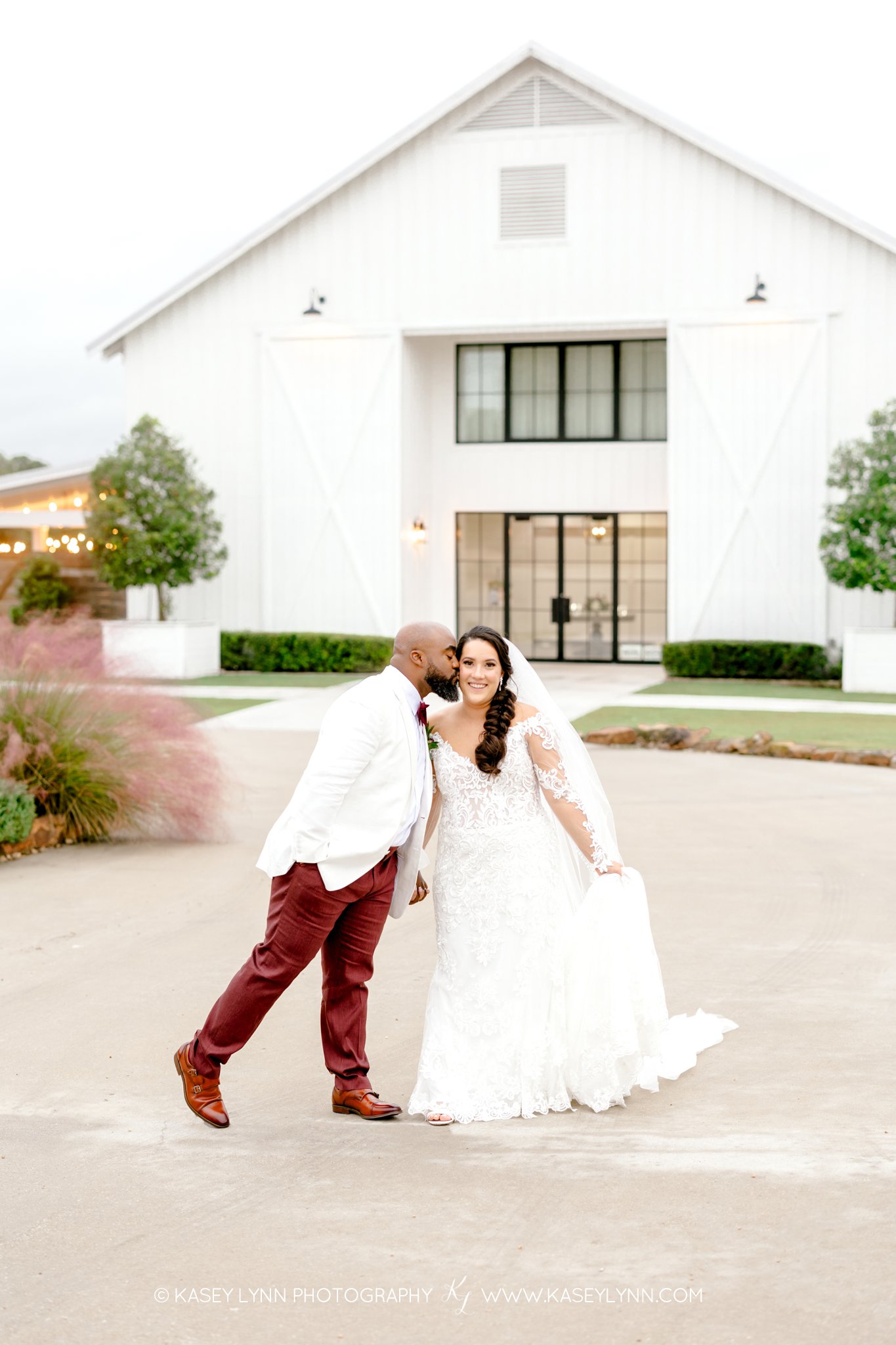 The Farmhouse Wedding / Kasey Lynn Photography