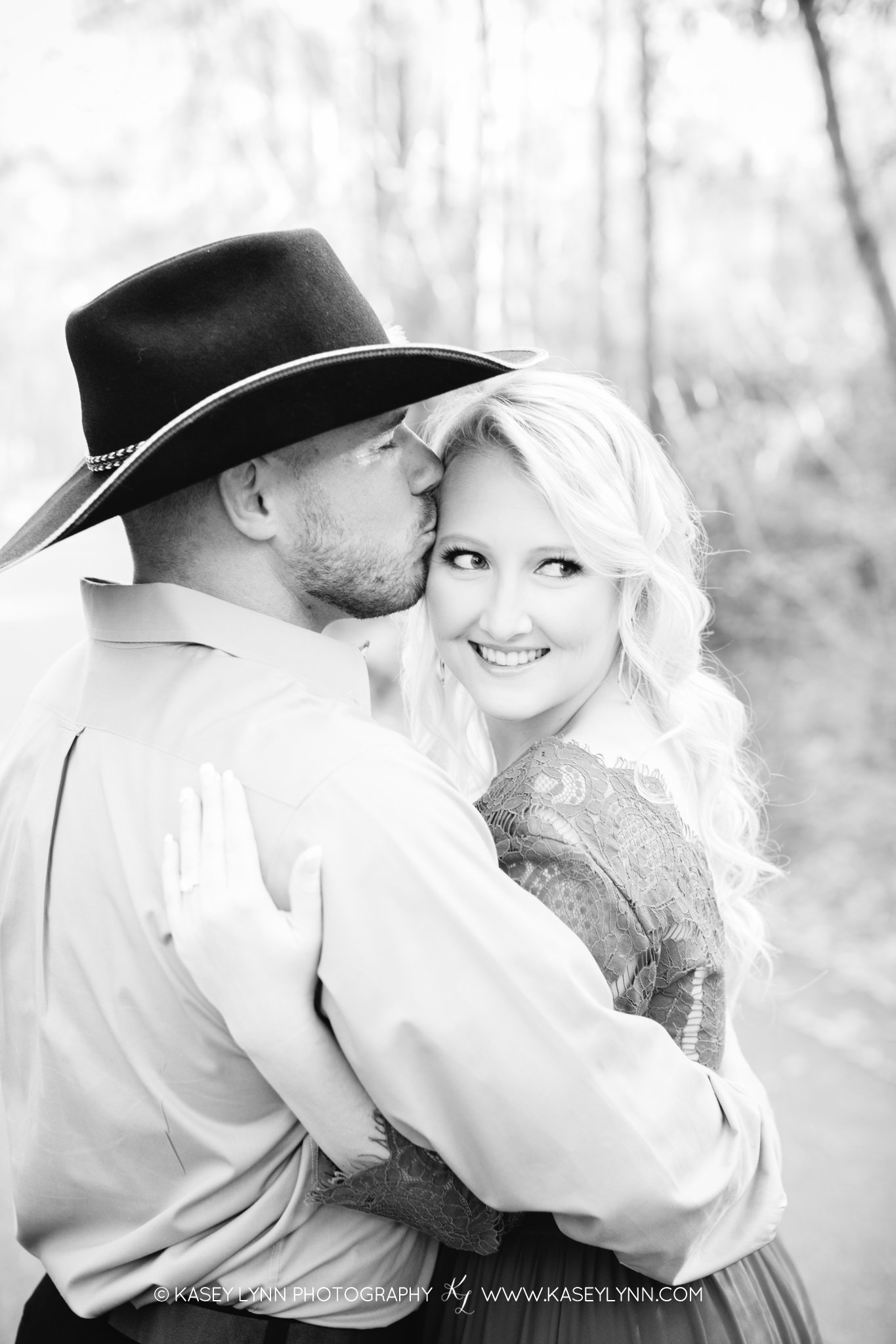 Spring Texas Engagement Session: Caroline + Logan | KASEY LYNN